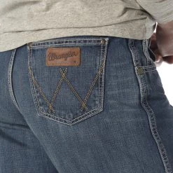 Wrangler Men's Retro Relaxed Fit Boot Cut Jeans -Clothing & Footwear Sales sftp a s assets20210921000000247