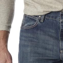 Wrangler Men's Retro Relaxed Fit Boot Cut Jeans -Clothing & Footwear Sales sftp a s assets20210921000000249